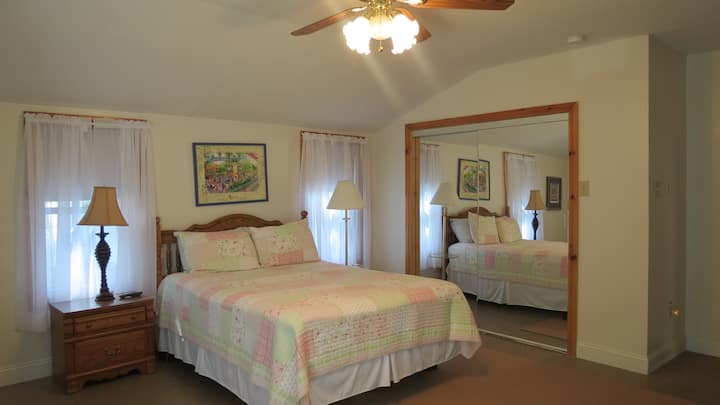 Large master bedroom.


