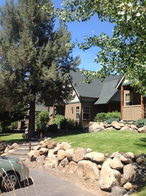 Running Y Chalets on Ridge above the Golf Course