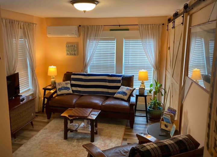 Marks Cozy Cottage 2 Br Hot Tub Great For A Couple - Sodus Point, NY
