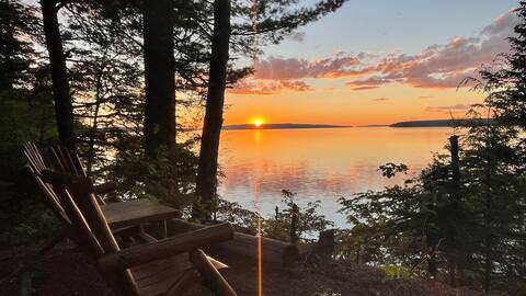 Private lakefront retreat