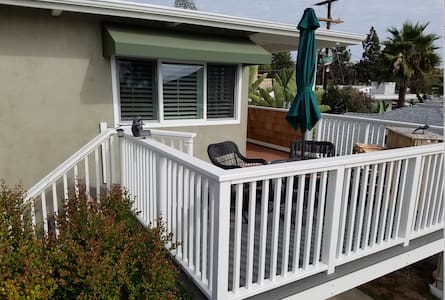 Betty's Tropical Hideaway  STR19-1047