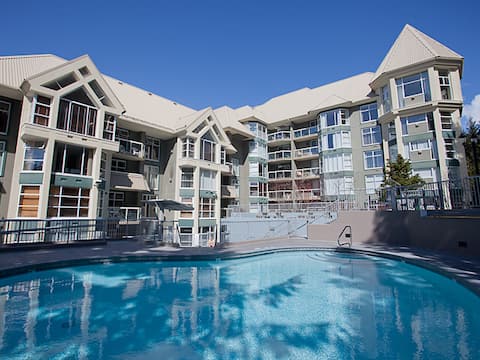 SKI-IN-OUT to the DOOR! Large 2bdrm+Den w Pool HT