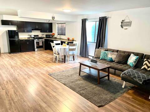 Homey & Spacious, 2 TVs, free parking, laundry