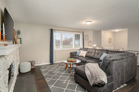 Spacious Valley Home I Perfect for Families!