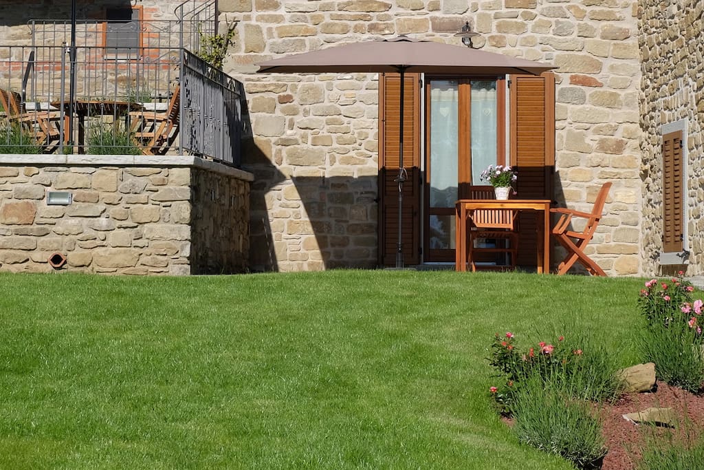 Il patio soleggiato di Casina Gelsomino