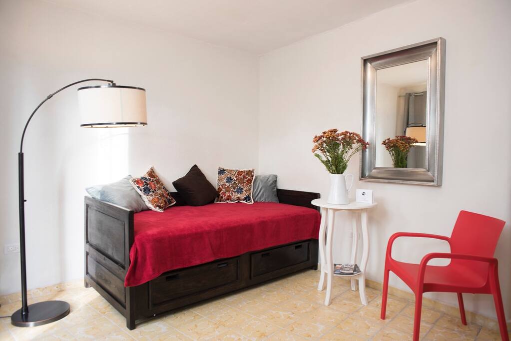 Cama extra y sala de tv