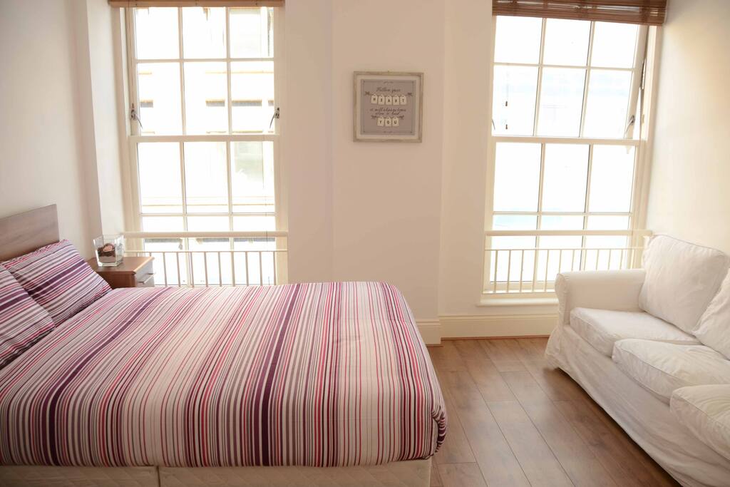 Extremely spacious master Bedroom with ensuite and walk in wardrobe area.