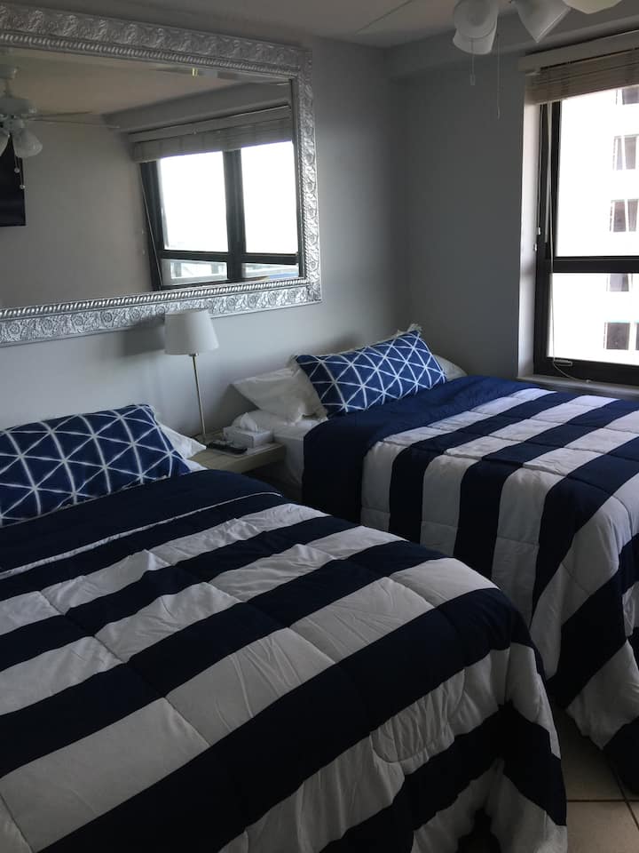 חדר שינה לאורחים 2 מיטות מלאות