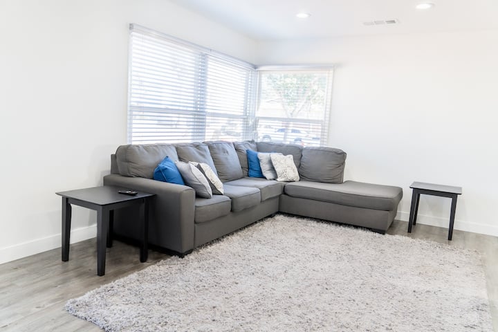 3 Miles From Sofi, Kia Forum, & 4 Miles From Lax! - Ladera Heights, CA