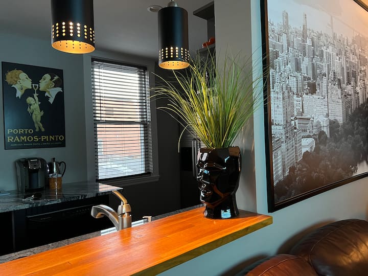 Stylish 3-bedroom 2- bathroom townhouse