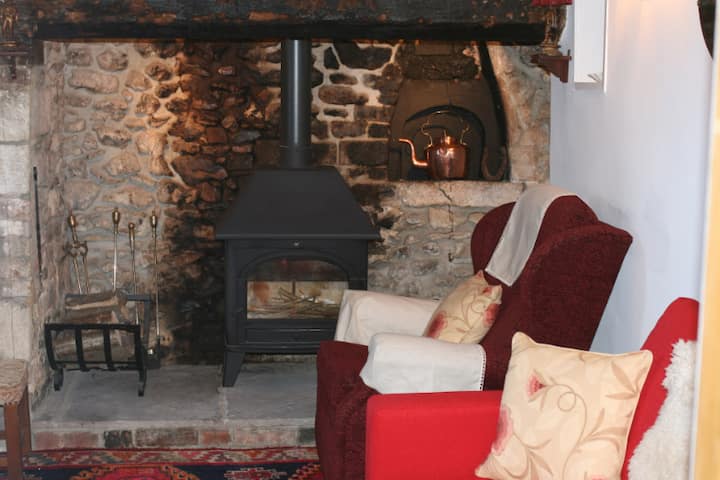 Charming & Quaint Country Cottage - 比爾