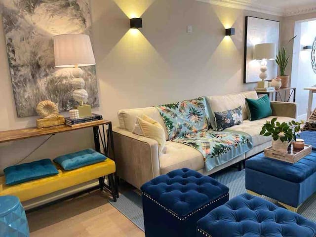 Chelsea & Kensington 4 Bed Townhouse with Parking