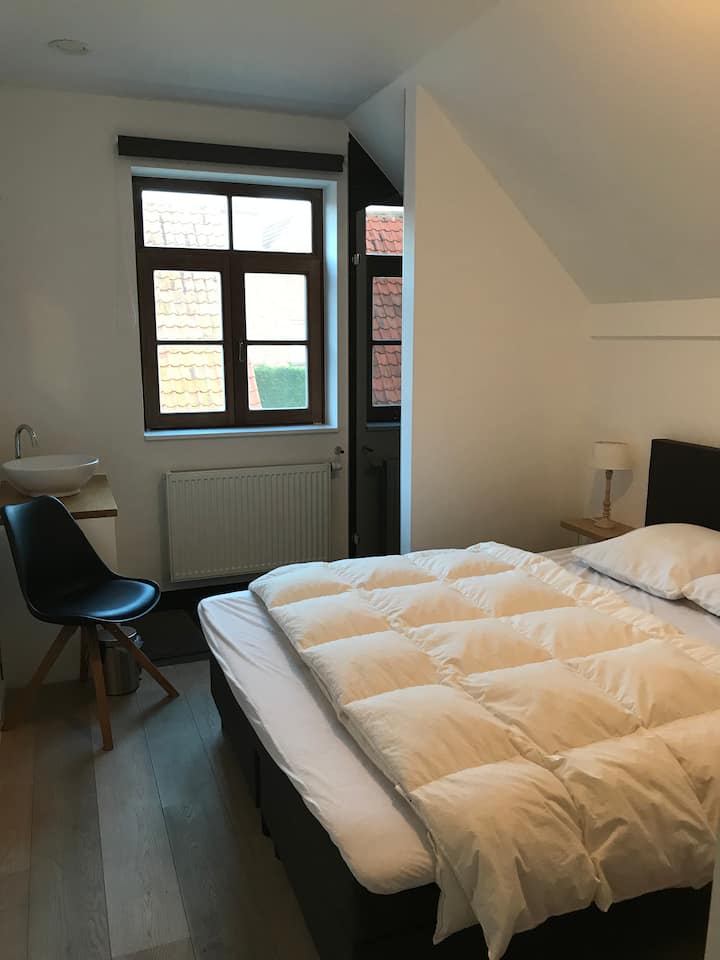 Kamer 5

Tweepersoonsbed