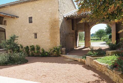 But  Provencal, Charm & Comfort, Pool & Spa
