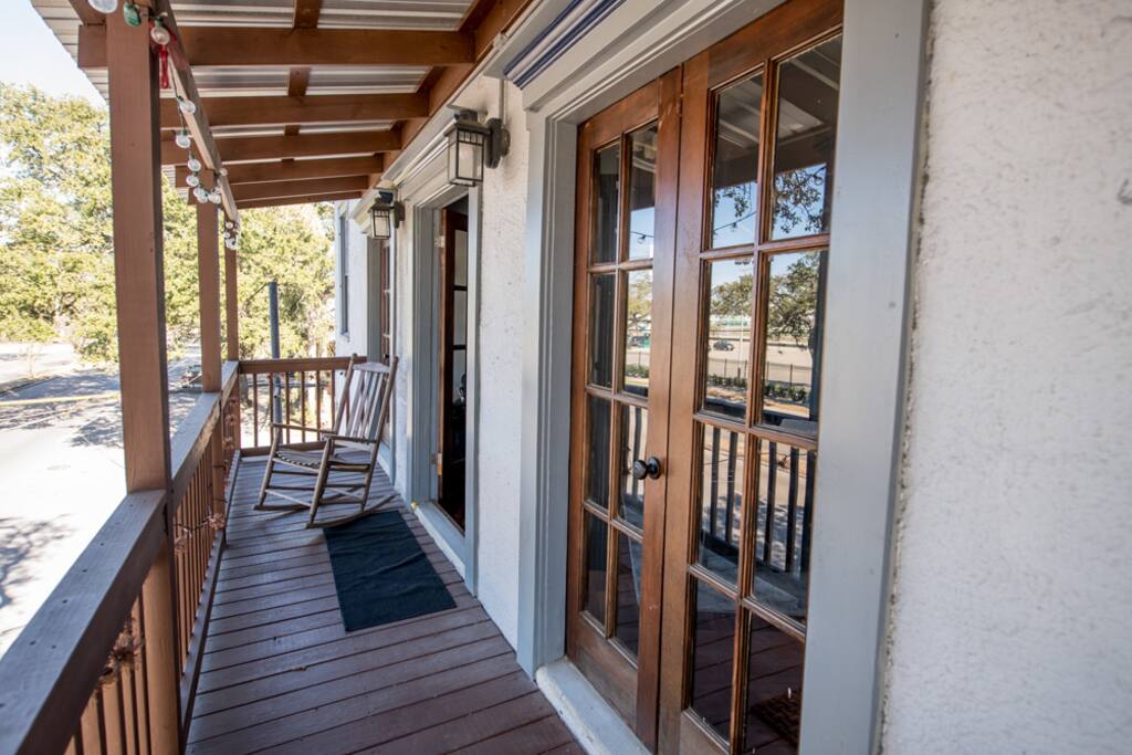 The balcony!