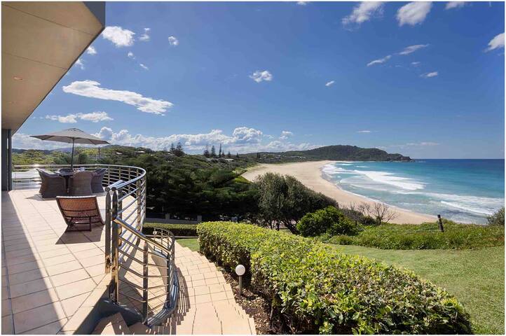 Clifton Beach House Beachfront on Boomerang Beach gallery image 3