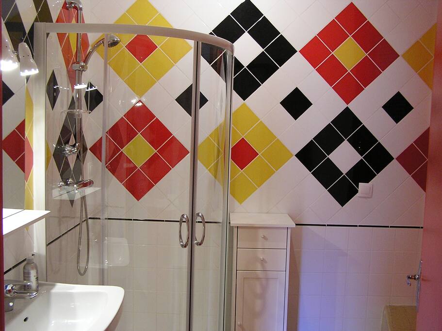 Salle d'eau avec douche