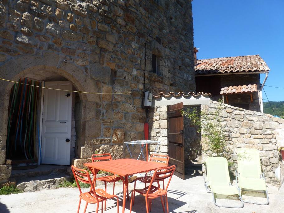 grande terrasse très ensoleillée