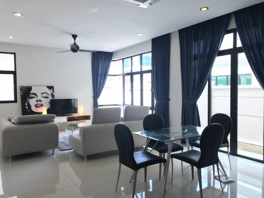 2 Dining Table set For 10ppl with Air-cond