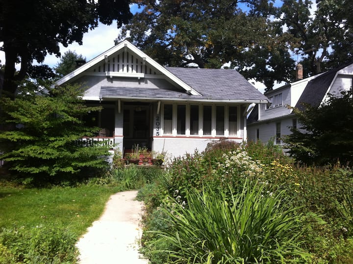 Three bedroom home in Evanston, IL Houses for Rent in Evanston