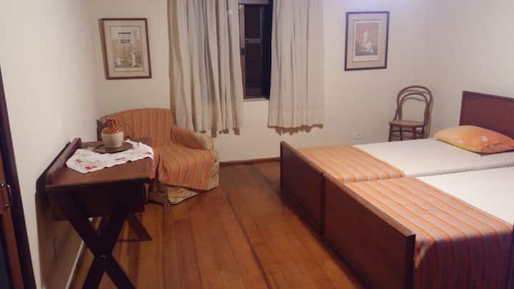 Dhoma të bollshme, të rehatshme dhe të kontrolluara nga klima.