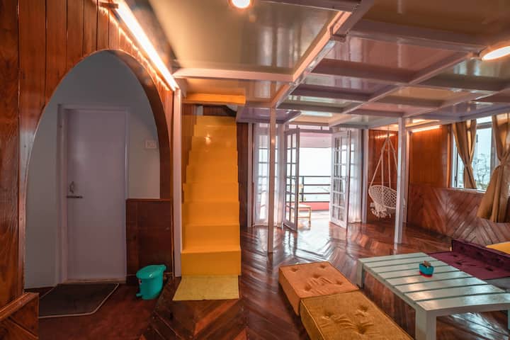 Mixed Dorm With Mountain View At Tag Along Hostel - Gangtok