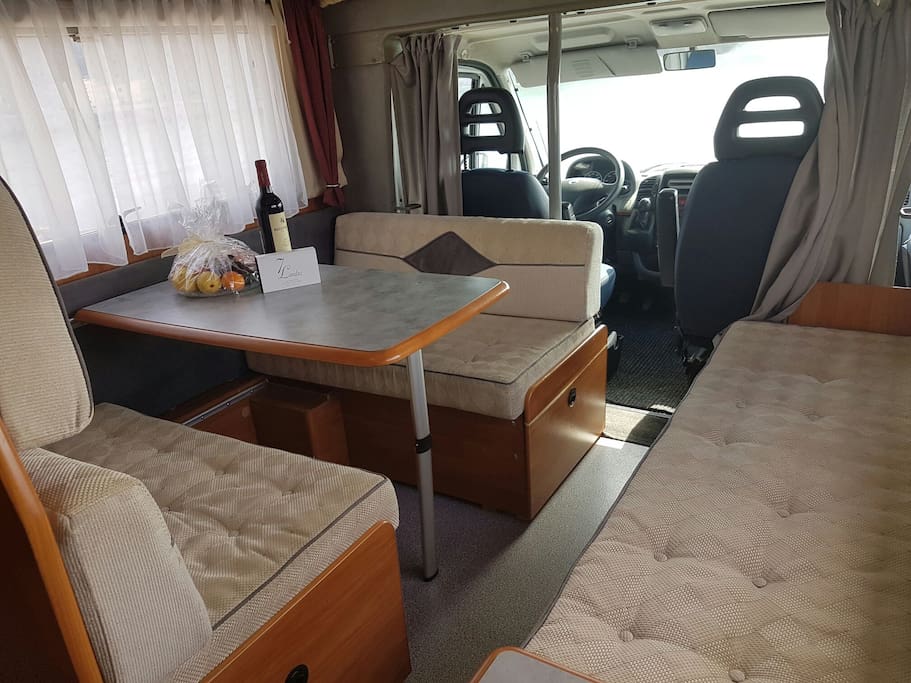 Welcome to our home on wheels
Bienvenue dans notre maison sur roues