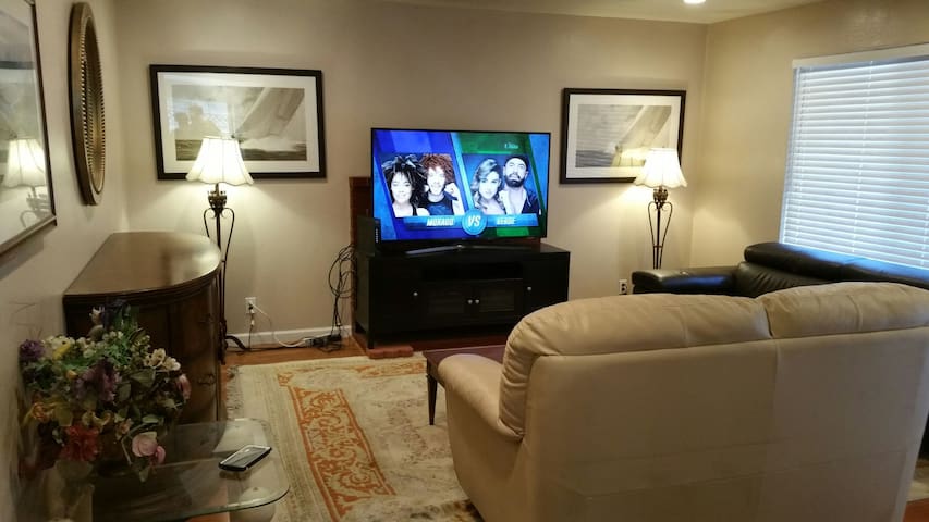 5 BEDROOM 3 FULL BATH ONE FLOOR MODERN COMFORT