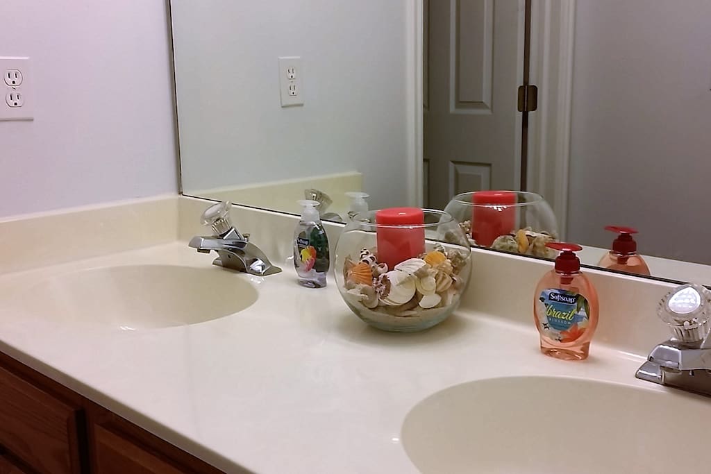 Bath shared with Garden Room