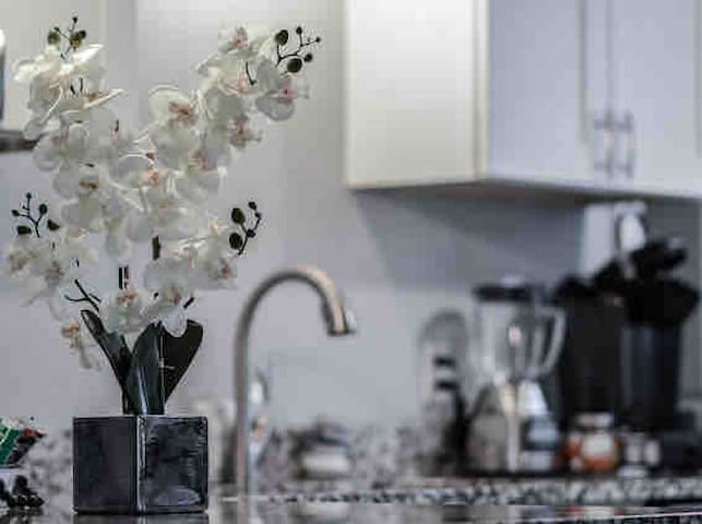 The Split Nashville 8 minutes to Broadway