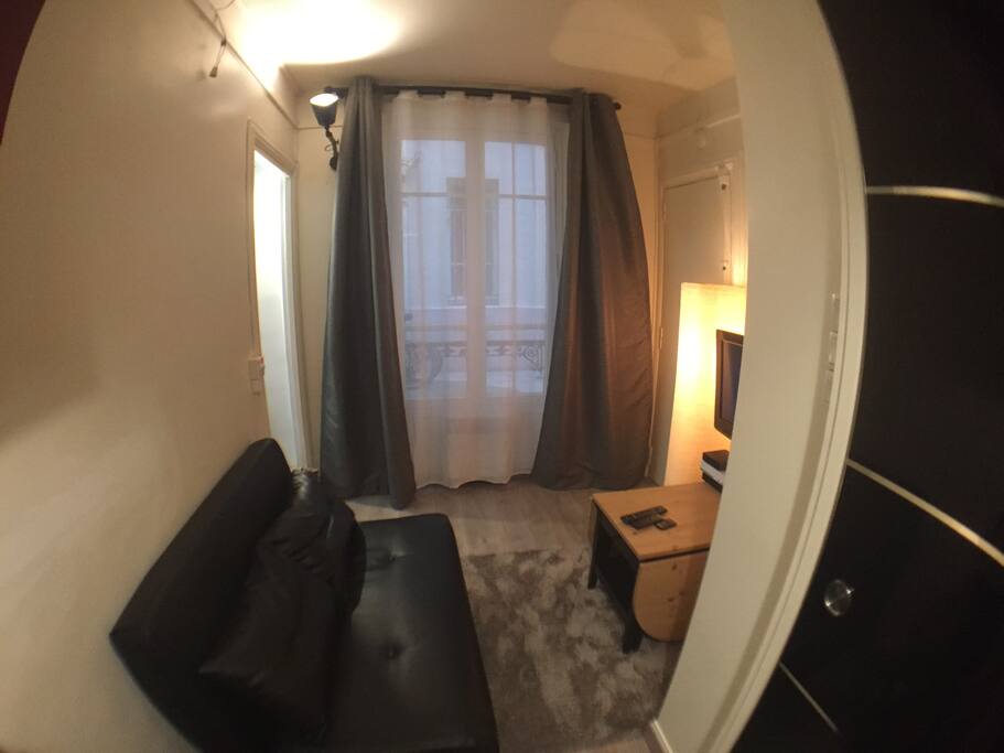 Entrée/Salon vue du coin cuisine