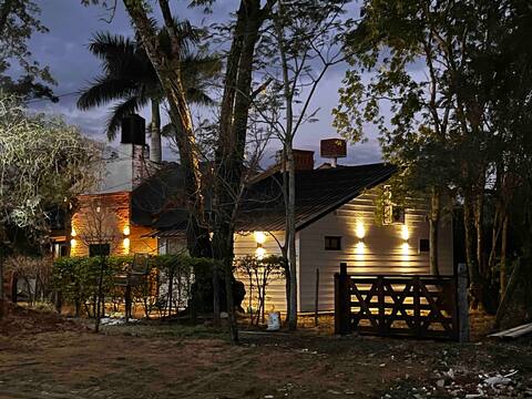 3 bedroom house, 4 bathrooms, park and pool