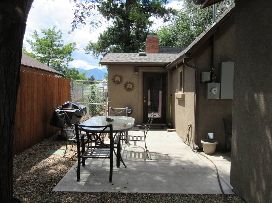 plenty of outside seating for eating out on the nice beautiful colorado days