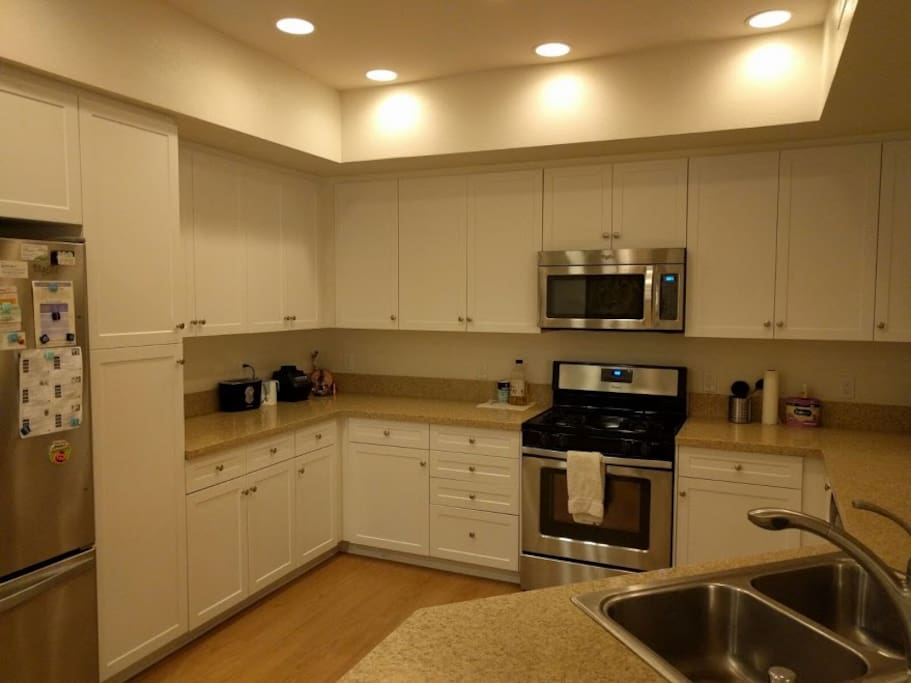 Kitchen (common area)