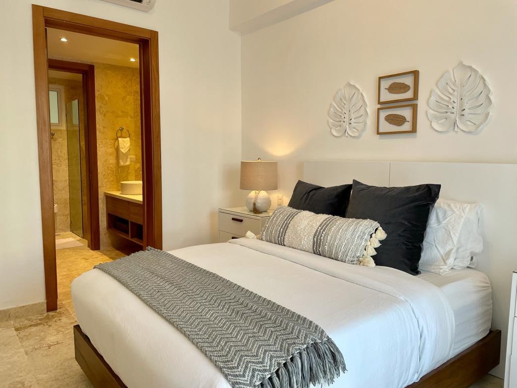 غرفة رئيسية مع إطلالة على الحمام/ Cuarto Capital con vista al Baño