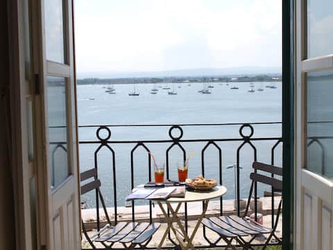 Annuncio Airbnb popolare: DUOMO: sea view and unique location in Ortigia a Siracusa