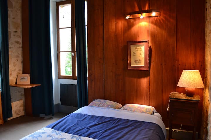 Première chambre - (1 lit double) - First bedroom (1 double bed) (1)