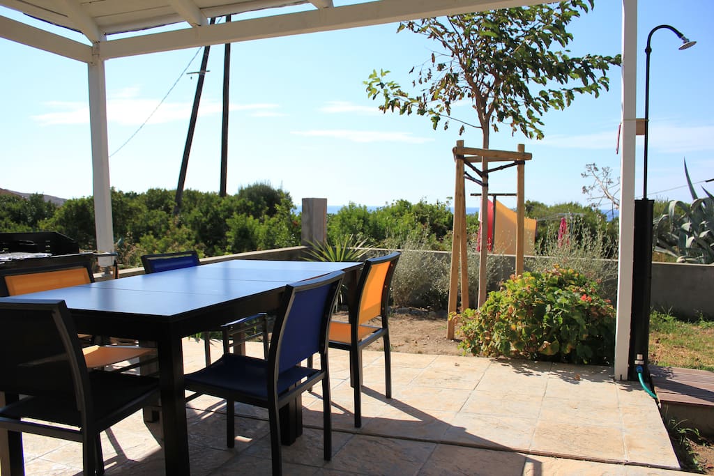 Coin repas et barbecue.
