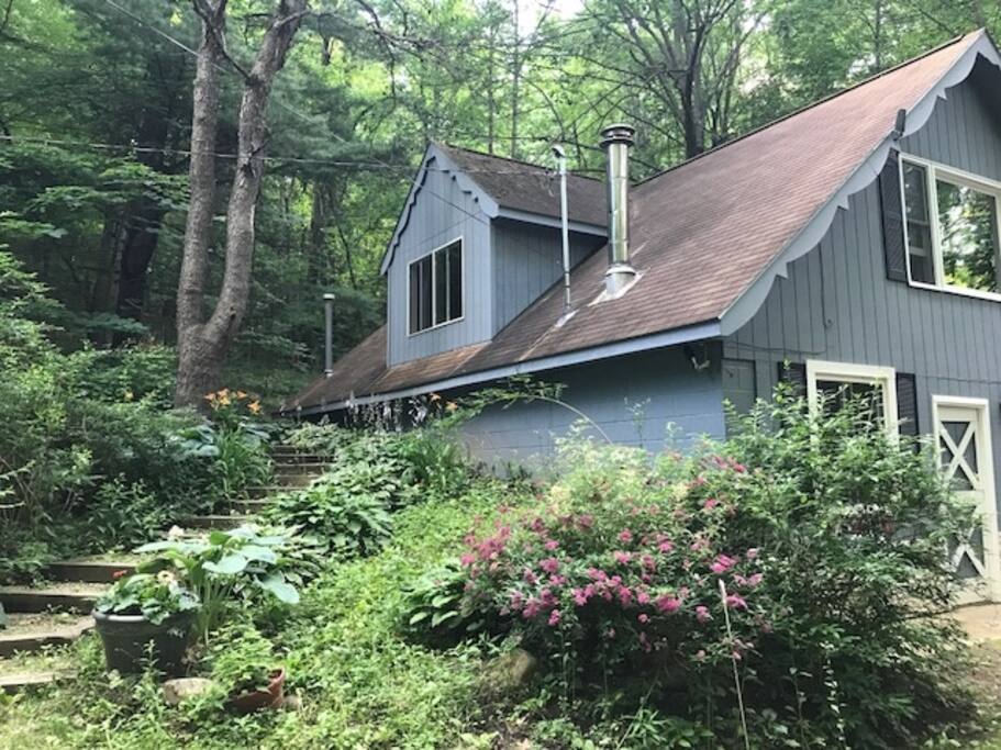 Finger Lakes Cottage in the Woods Apartments for Rent in Canandaigua