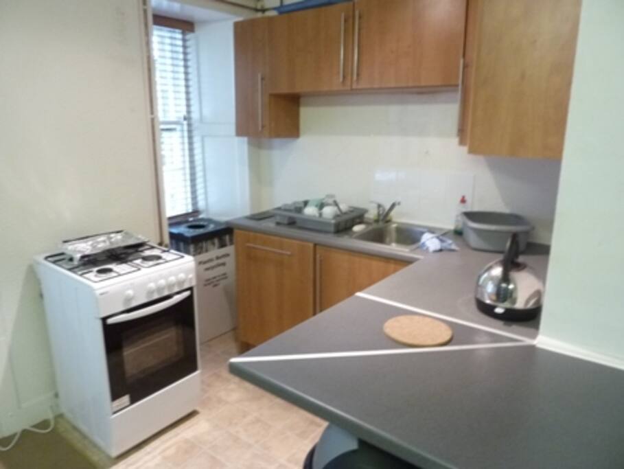 Kitchen area with 6 seater dining table
