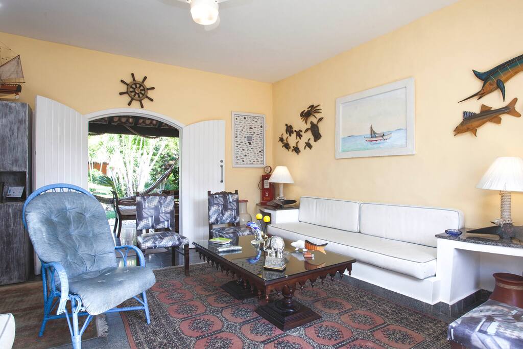 Sala de Estar com porta para Varanda e Jardins