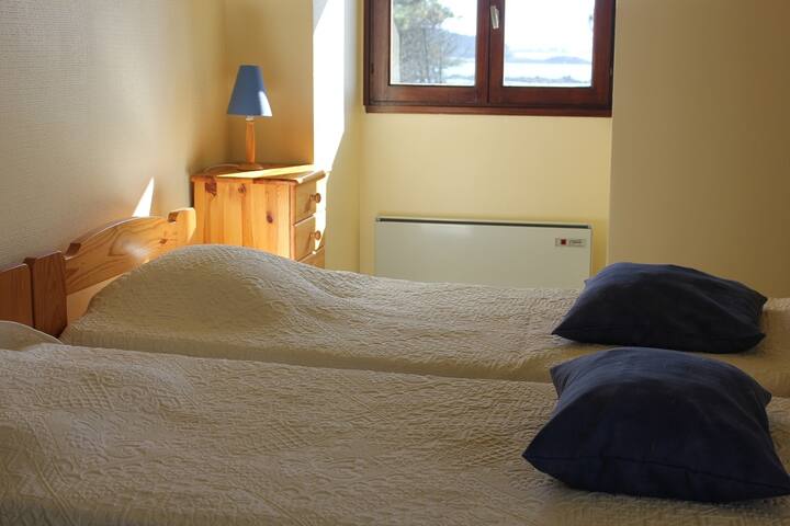 غرفة نوم 4 (الطابق العلوي)