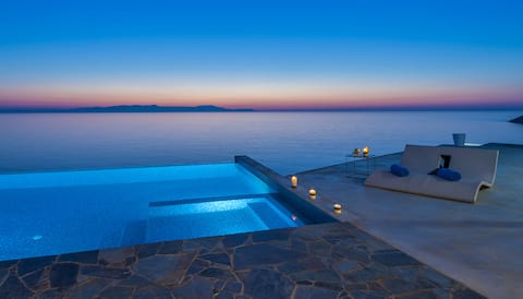 Sea front lux villa★Heated pool★Direct access sea