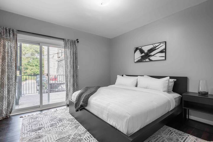Pristine Chicago Home | 3BD |2BA |Free Parking (2) gallery image 4