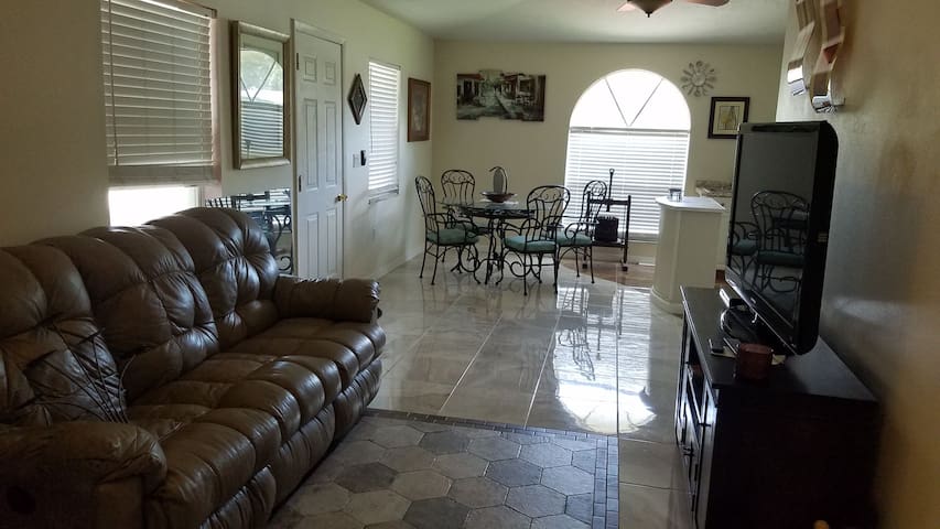 Beautiful half of a house apartment in Sarasota FL