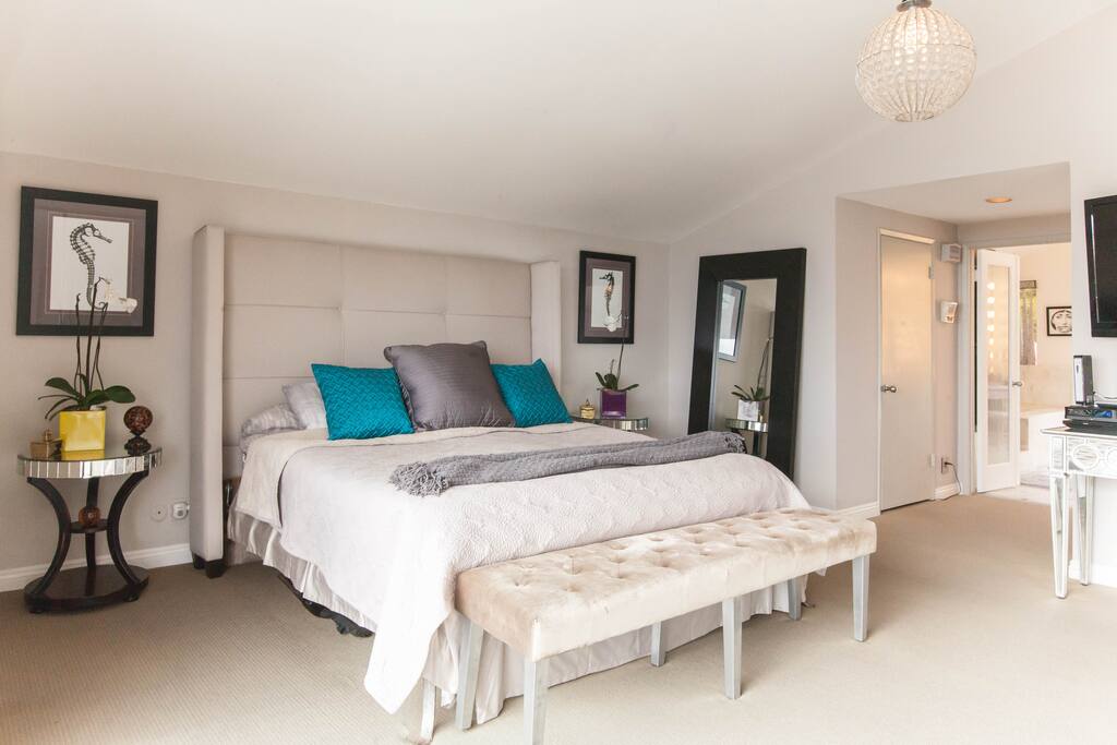 NO.1 MASTER WITH INCREDIBLE OCEAN VIEWS AND SUNSETS