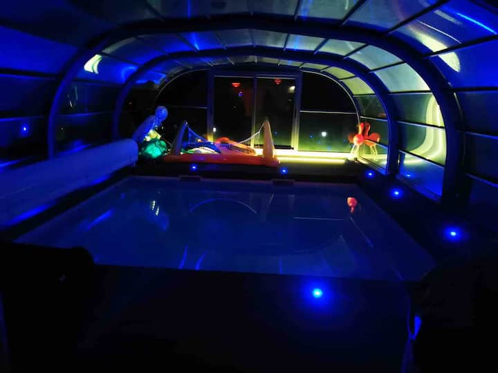Amazing cocoon! Spa indoor pool spa