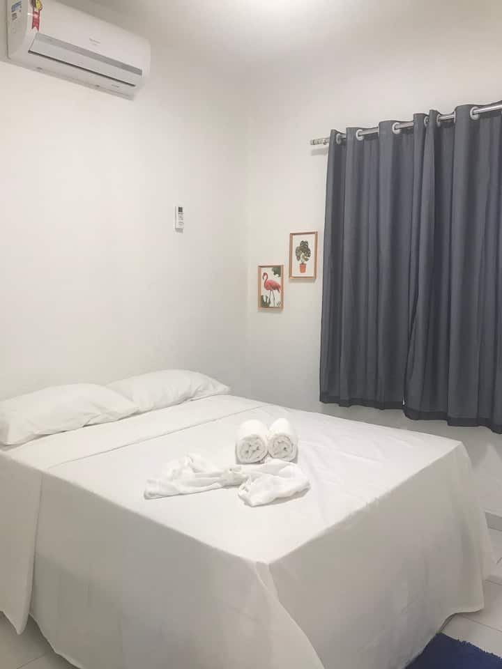 Dormitorio delantero. 1 cama doble. 1 cama individual extra. Split.