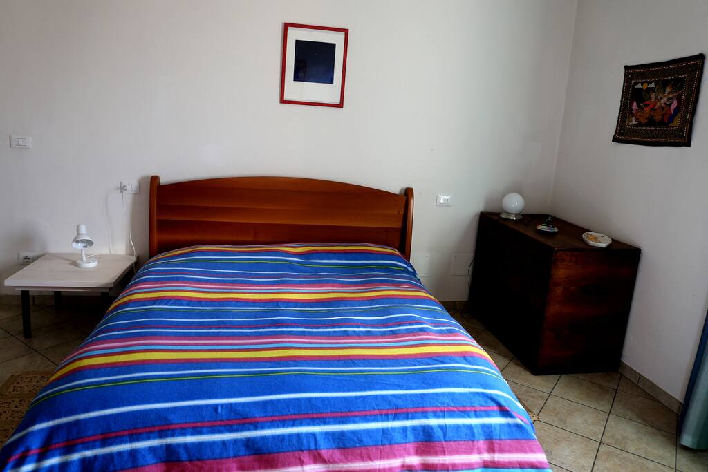 Camera letto matrimoniale/
Queensize Bed Room