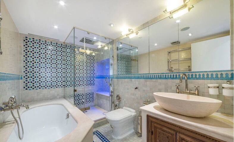 Stunning three bedroom in Oxford Street gallery image 2